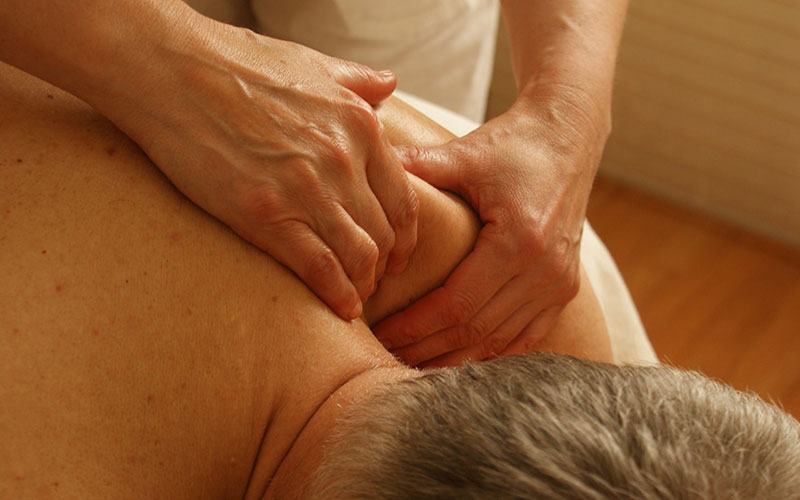 los masajes descontracturante