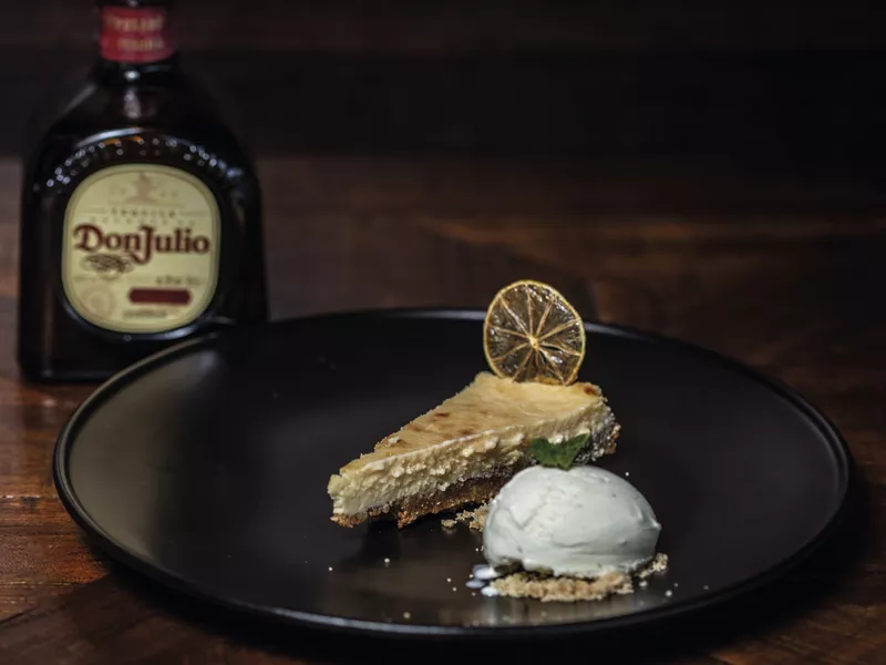 Pie de lima mexicano infusionado con tequilla reposado y helado de mascarpone y jalapeño